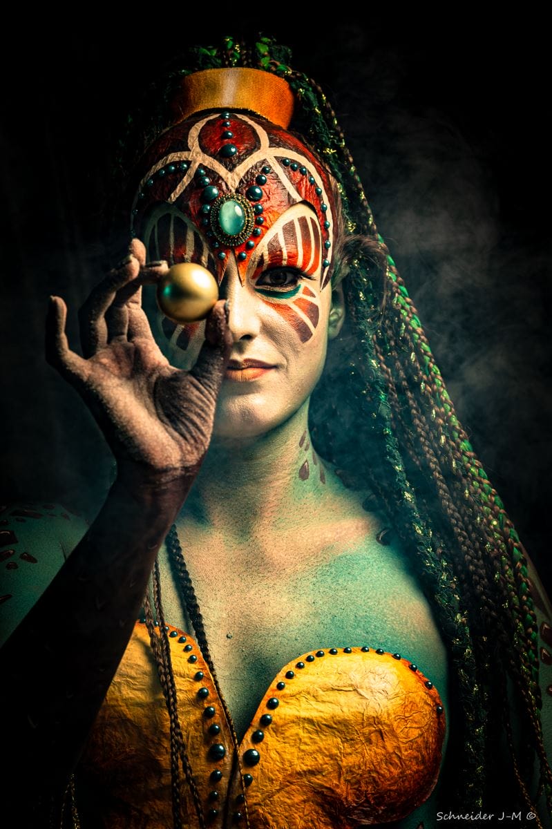 Bodypainting de Joëlle Daniau, inspiration tortue. Photo de J-M Schneider.